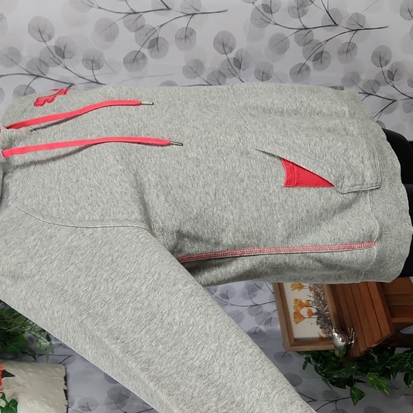 Puma Logo Hoodie - Picture 5 of 11